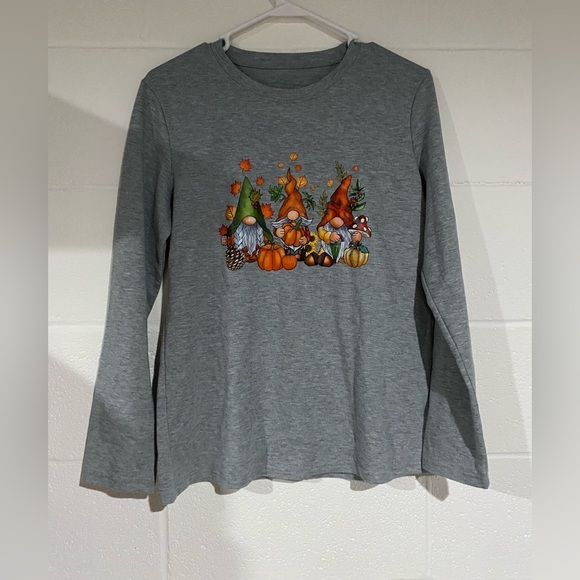 Tops - Gray  Shirt with Gnome Print fits small